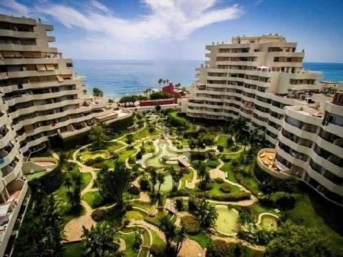 Precioso Apartamento Frente Al Mar Benalbeach Apartment Benalmadena Bagian luar foto